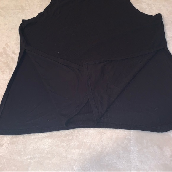 Woman’s Stylish Outfit - Picture 14 of 15